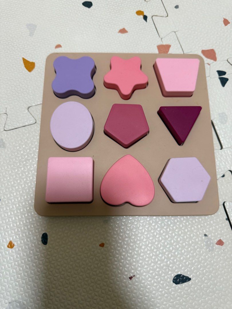 Silicon Shapes Puzzle (Category: Infant Playtime) located in Quezon City. Submitted by actank (Listing ID 1383141823, Image 1). Description: RFS: Outgrown.