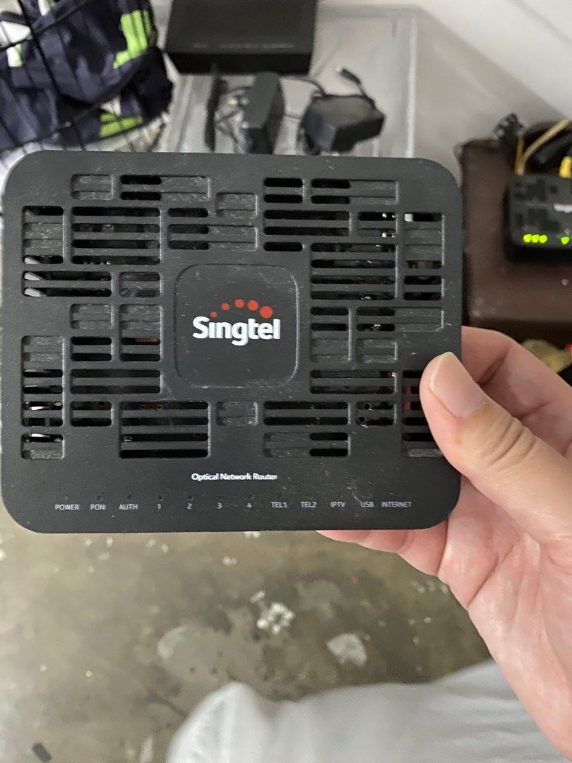 Singtel Optical Network Router and WiFi 6 Mesh Extender63202634469121111