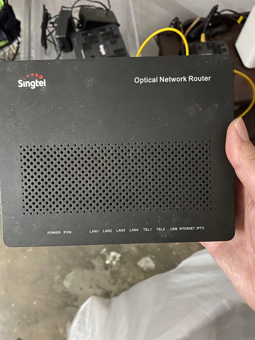 Singtel Optical Network Router and WiFi 6 Mesh Extender63202634469121110