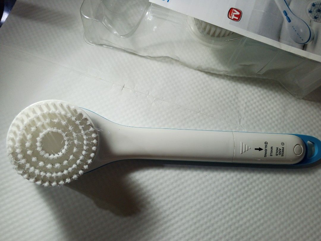 Spinning Spa Brush (Category: Massage Devices) located in San Juan City. Submitted by yaz613 (Listing ID 1383094148, Image 3). Description: Spinning Spa Brush...makes your skin lighter and glowing. Comes from 5 spa attachments. Can get your body, pampered, relax and clean really good. 🫧 You will love this! As seen on TV...market in the USA...made in China...May tawad pa!.