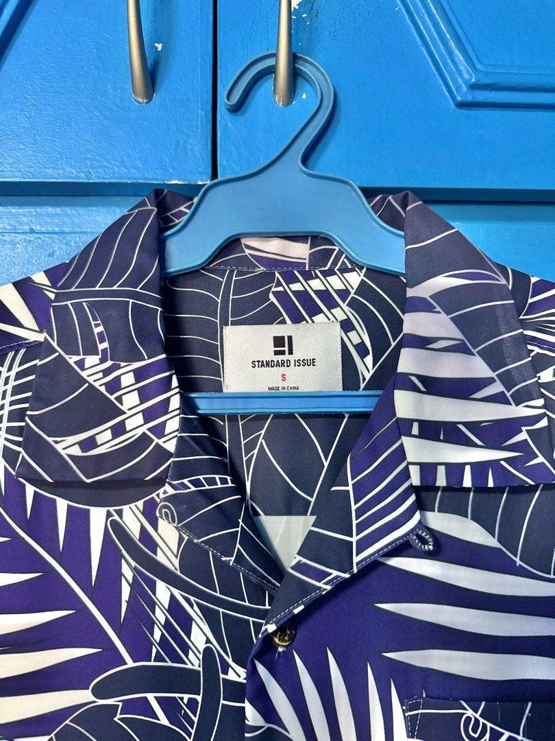 Standard Issue New York Open Collar Printed Shirt (Category: Tshirts & Polo Shirts ) located in Quezon City. Submitted by __danmoi (Listing ID 1383163814, Image 2). Description: Bought in the States for $120. Material is very cool to the skin almost silk-like. Relaxed fit. Fits a Medium-Large..