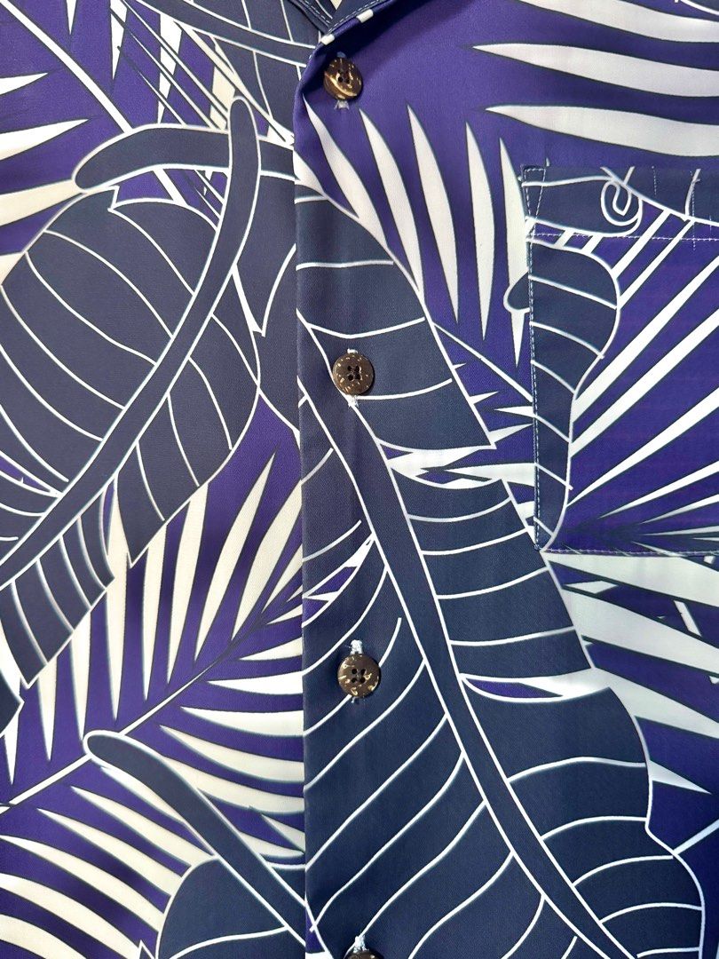 Standard Issue New York Open Collar Printed Shirt (Category: Tshirts & Polo Shirts ) located in Quezon City. Submitted by __danmoi (Listing ID 1383163814, Image 3). Description: Bought in the States for $120. Material is very cool to the skin almost silk-like. Relaxed fit. Fits a Medium-Large..