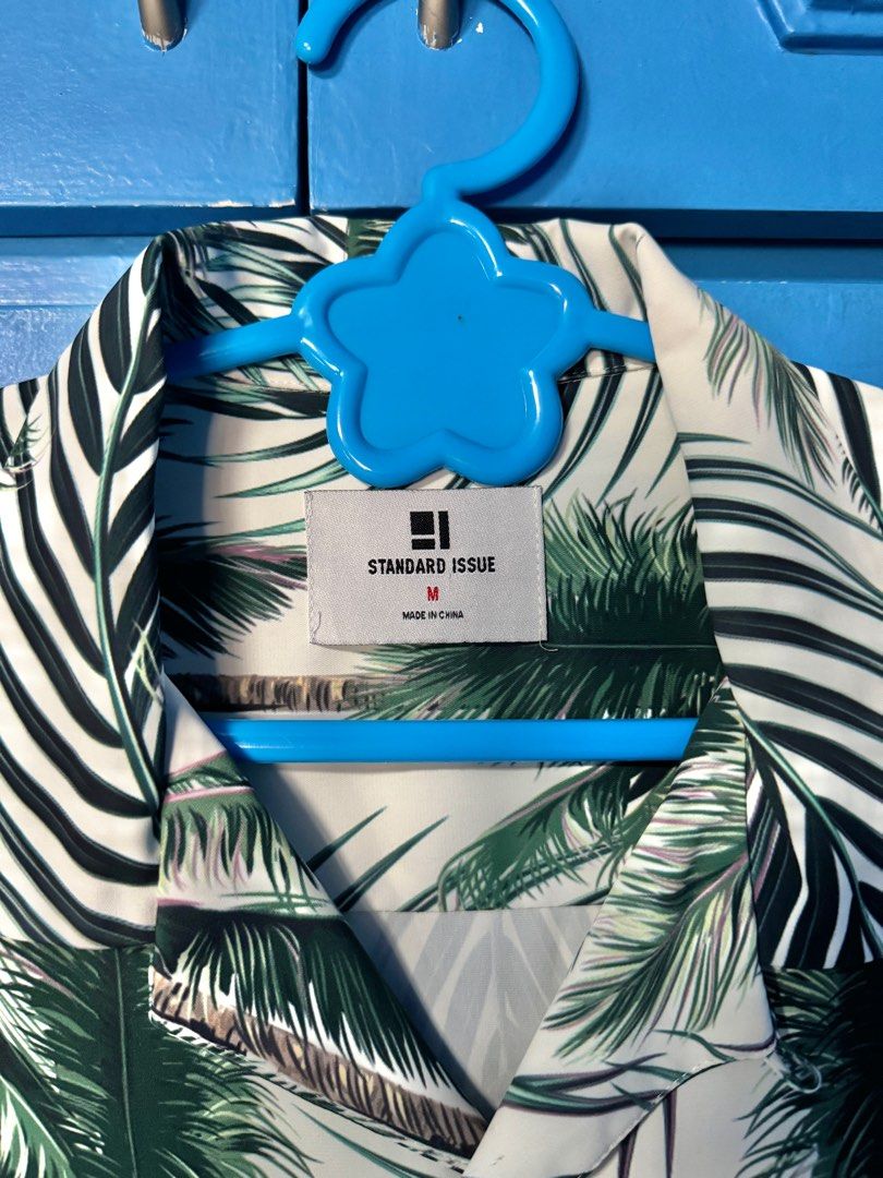 Standard Issue NY Cropped Open Collar Shirt (Category: Shirts) located in Quezon City. Submitted by __danmoi (Listing ID 1383164299, Image 2). Description: Bought in the States for $120. Had the length altered for a cropped fit. Relaxed fit - can fit a L-XL..