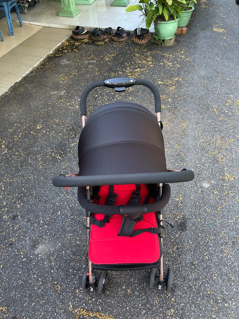 Stroller for baby (Category: Strollers) located in Melaka Tengah. Submitted by ain4396 (Listing ID 1383128691, Image 1). Description: - Senang lipat - SeleSa - bonet dapat bnyak space JUAL SEBB BABY DAH BESAR.