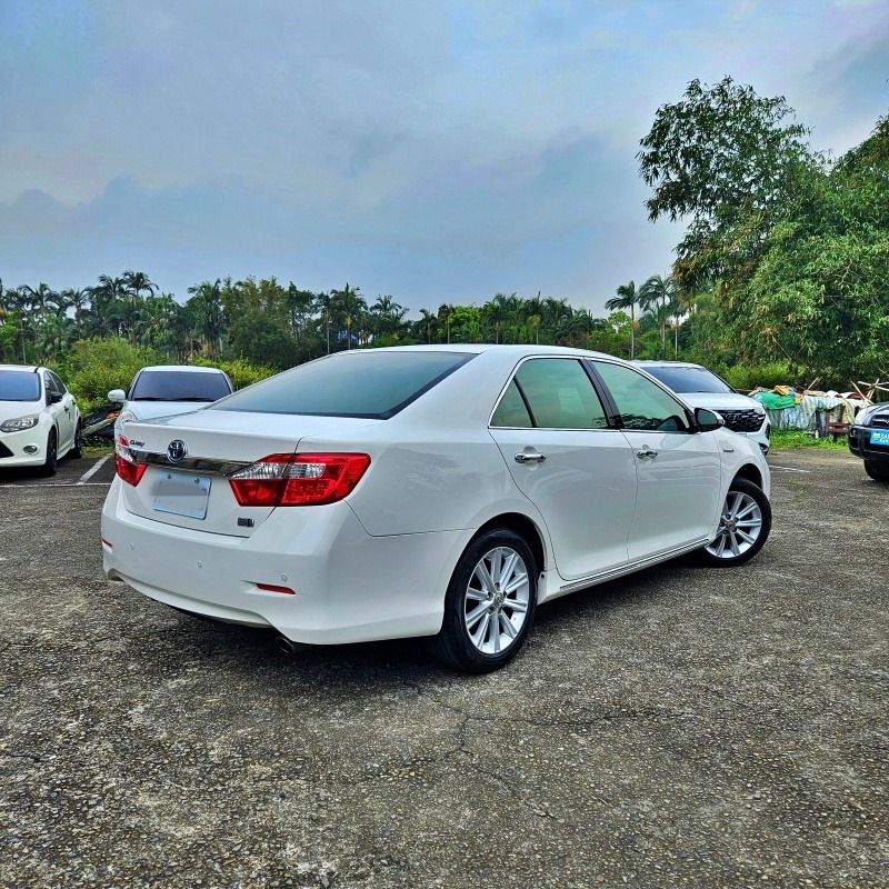 由 sunshinelar (刊登 ID 1383121349，圖片 3) 提交，位於 桃園市 (Taoyuan) 的 TOYOTA CAMRY 油電 大電池換過 免20萬便宜入手 (類別：汽車出售)，說明：【2013年TOYOTA CAMRY 2.5HYBRID】 ------------------------------------- TOYOTA的車子我相信大家都知道 買來代步超適合,而且也很好保養 而且內行的都知道油電車首選TOYOTA 這台還有第三方認證-車況沒問題 大電池也有更換過了 ------------------------------------- 看車地址:桃園市中壢區環中東路402號 ------------------------------------- 📞服務專線:0906-670-160 ✅LINE-ID: azs41234。