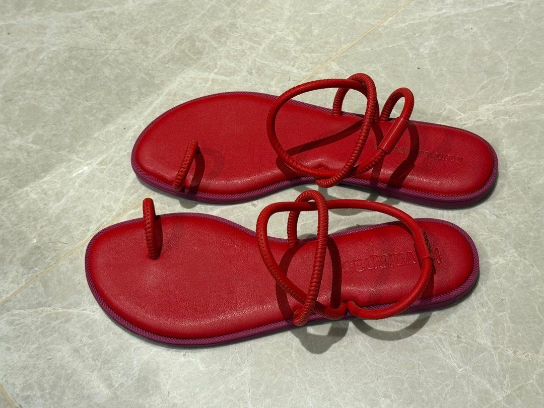 Una Pitanga Havaianas Sandals (Category: Sandals) located in Singapore. Submitted by sonnnee (Listing ID 1383181632, Image 2). Description: Worn once only, good condition .