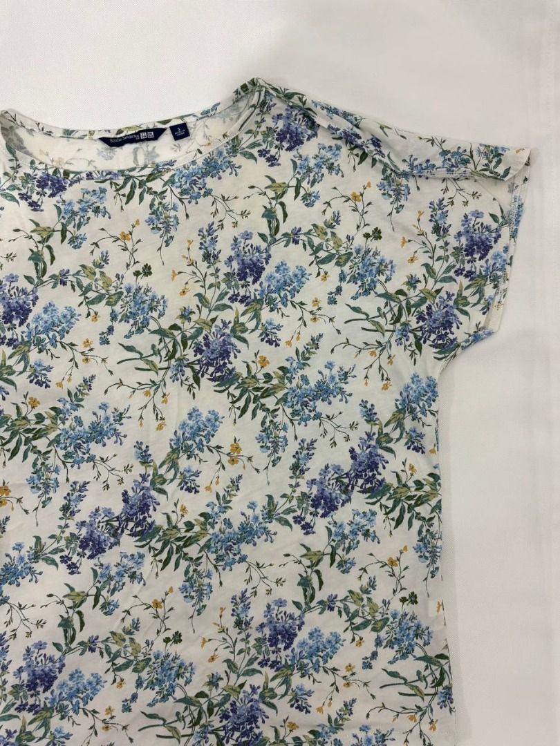 uniqlo floral blouse (Category: Blouses) located in Aroroy. Submitted by solanacarson (Listing ID 1383196148, Image 2). Description: only used once/twice. this is from their Studio Sanderson collection :) very pretty floral print.