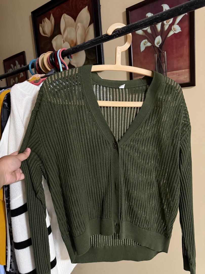 Uniqlo Mesh Cardigan (Category: Coats, Jackets and Outerwear) located in Quezon City. Submitted by camiddies (Listing ID 1383207726, Image 2). Description: — darker green than in the sample photo — size: xl — used once!.