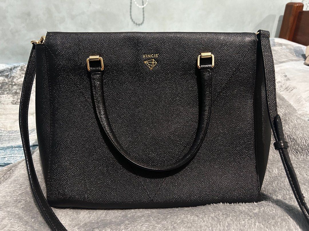 Vincis Two Way Black Bag (Category: Luxury Bags & Wallets) located in Manila. Submitted by corryyy (Listing ID 1383163609, Image 1). Description: .
