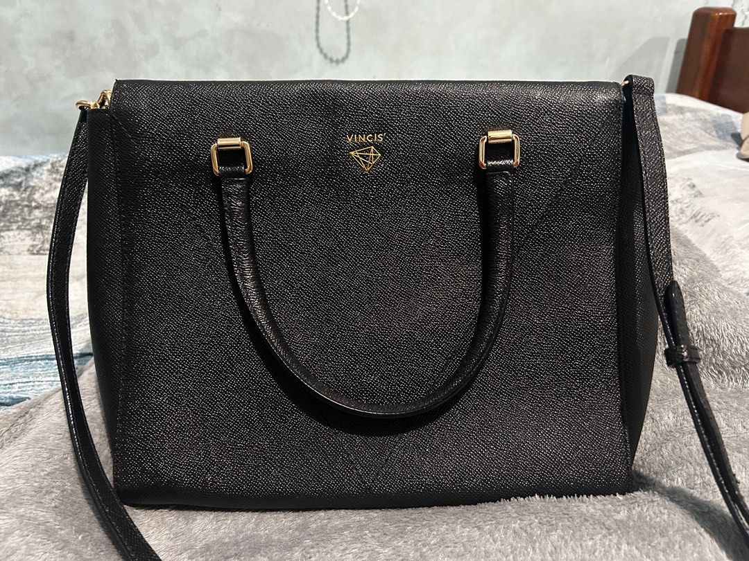 Vincis Two Way Black Bag (Category: Luxury Bags & Wallets) located in Manila. Submitted by corryyy (Listing ID 1383163609, Image 2). Description: .