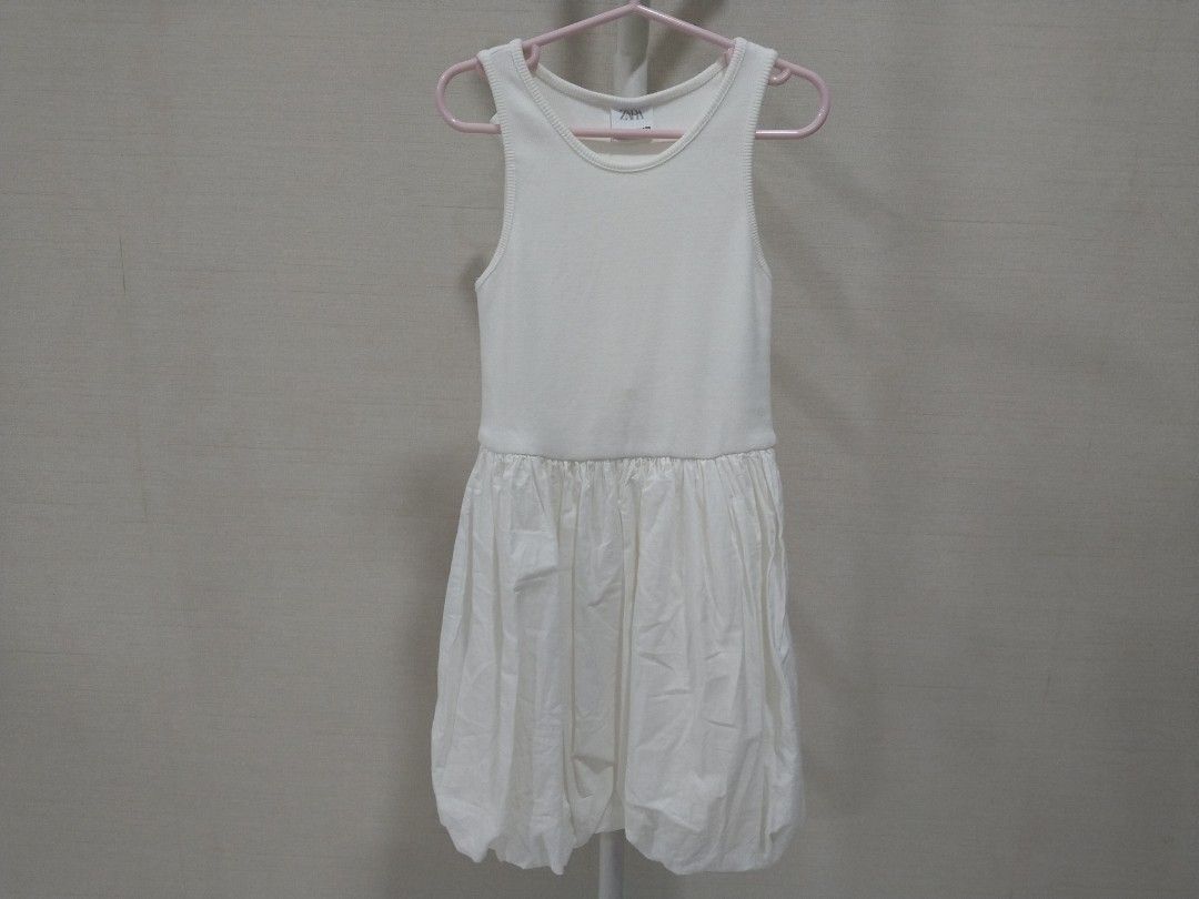 White Dress anak Zara 8 Th ALN-MI-D875 (Kategori: 4 hingga 7 tahun) berada di Jakarta Selatan. Dikirim oleh pearlbranded2021-12145 (ID iklan 1383193864, Gambar 2). Deskripsi: White Dress anak Zara 8 Th ALN-MI-D875 Panjang 67 cm Lingkar dada 52 cm Kondisi masih ok bekas pakai Preloved ya Happy Shopping.