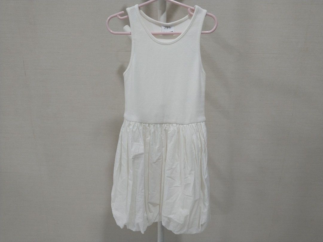 White Dress anak Zara 8 Th ALN-MI-D875 (Kategori: 4 hingga 7 tahun) berada di Jakarta Selatan. Dikirim oleh pearlbranded2021-12145 (ID iklan 1383193864, Gambar 1). Deskripsi: White Dress anak Zara 8 Th ALN-MI-D875 Panjang 67 cm Lingkar dada 52 cm Kondisi masih ok bekas pakai Preloved ya Happy Shopping.