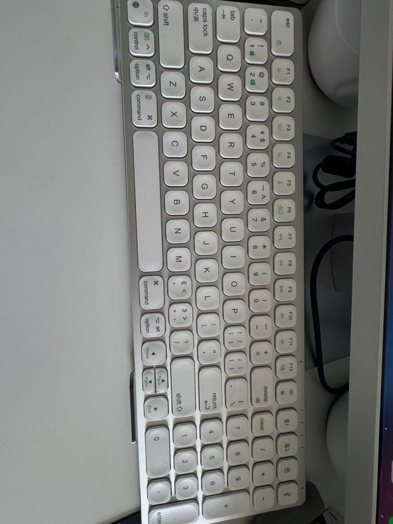 Wireless keyboard for mac/windows (Category: Computer Keyboard) located in Singapore. Submitted by g_wennn (Listing ID 1383176795, Image 1). Description: Mac/windows compatible. With bluetooth/usb connection. Wireless keyboard. .
