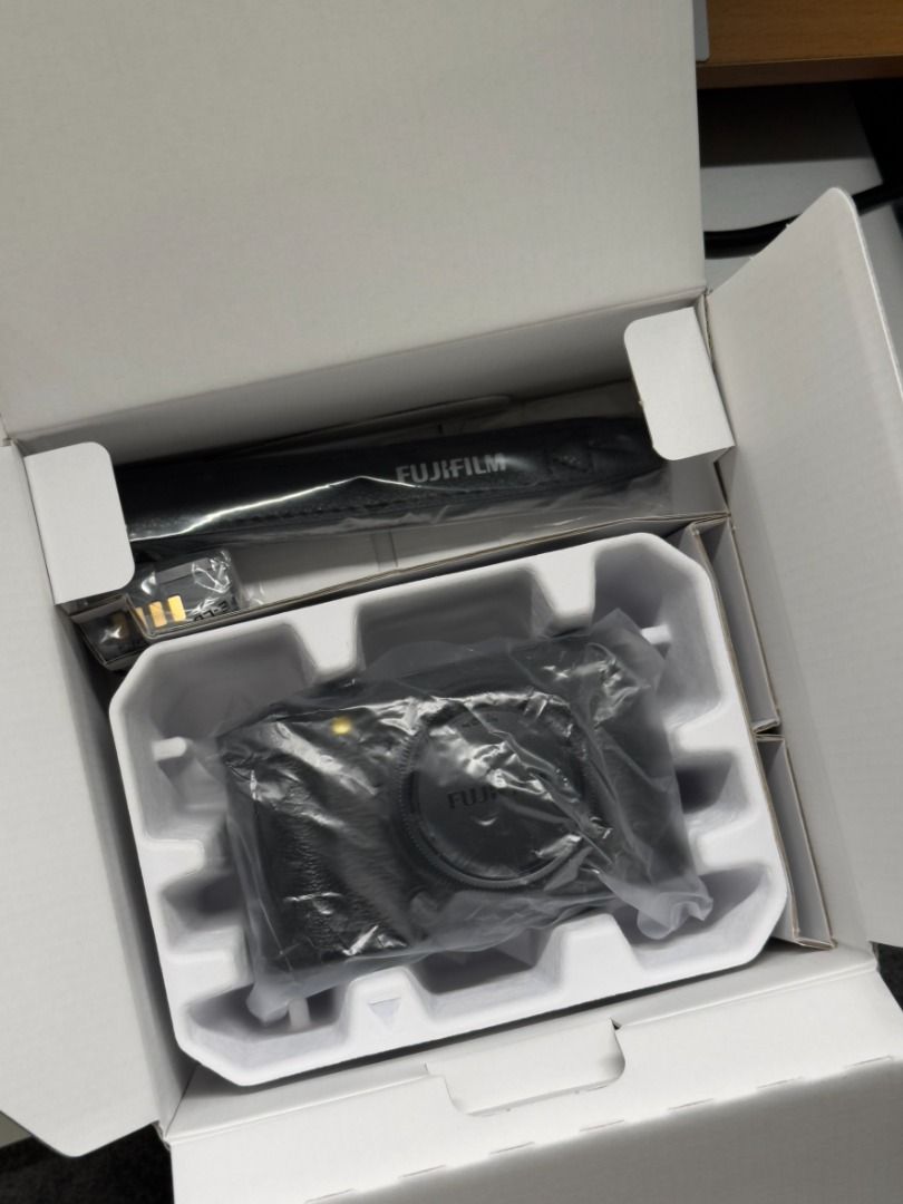 由 ericcclin (刊登 ID 1383157653，圖片 3) 提交，位於 台北市 (Taipei) 的 X-M5 黑色單機(全新) 美國AMAZON公司貨 (類別：相機)，說明：全新品，可以附上購物證明 汐止、基隆、台北可面交。。