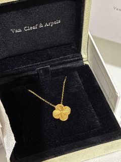 (Category: ) located in . Submitted by dluxefinds (Listing ID 1383456351, Image 1). Description: .