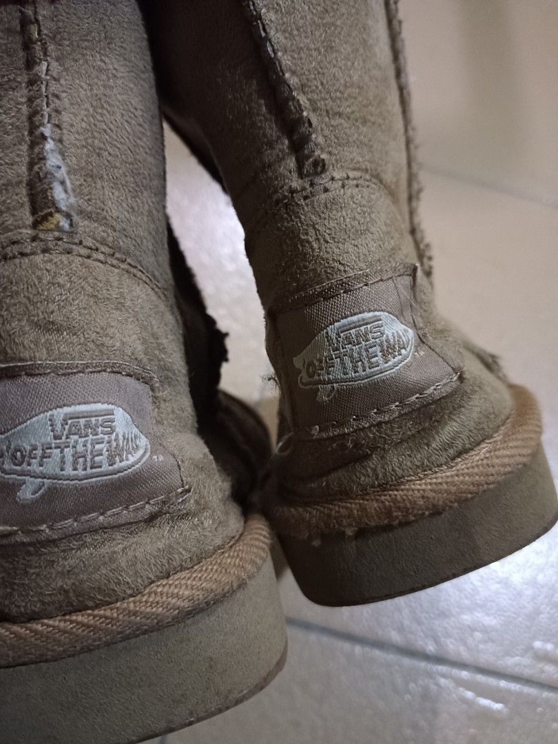🔥(19cm)VANs WINTER BOOTS (Category: Babies & Kids Fashion) located in Trong. Submitted by ownyourbeauty (Listing ID 1383380707, Image 3). Description: UNISEX.