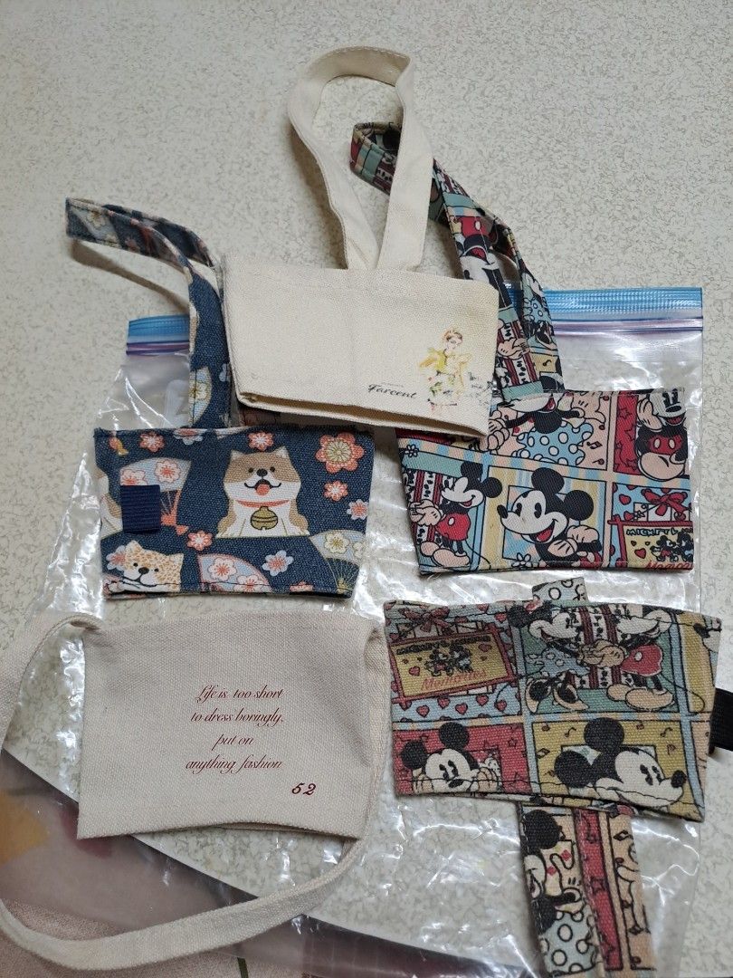 由 kevin6989875499 (刊登 ID 1383337773，圖片 1) 提交，位於 台北市 (Taipei) 的 飲料提袋5個，帆布質料耐用美觀 (類別：收納箱及袋)，說明：飲料提袋5個，帆布質料耐用美觀，八成新。