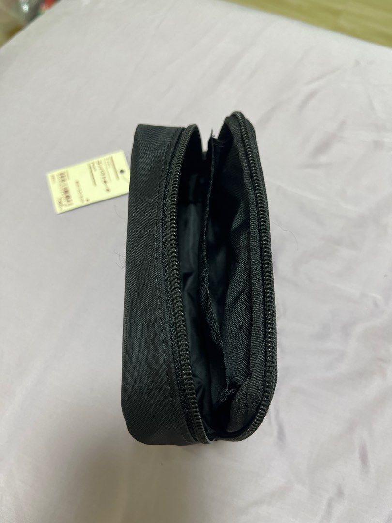 由 sumeho (刊登 ID 1383366840，圖片 1) 提交，位於 高雄市 (Kaohsiung) 的 無印良品收納袋 (類別：居家改善及收納用品)，說明：全新商品日本帶回。