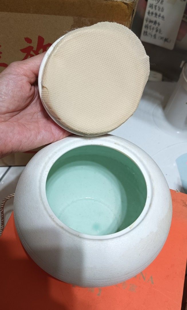 由 arcp5566 (刊登 ID 1383401135，圖片 2) 提交，位於 台南市 (Tainan) 的 白色陶瓷茶葉罐 D-1 (類別：茶具配件)，說明：全新商品久放（實拍）。