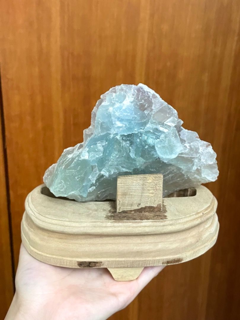 由 1yuiii._ (刊登 ID 1383428873，圖片 2) 提交，位於 高雄市 (Kaohsiung) 的 糖霜螢石水晶（附底座） (類別：其他居家裝飾)，說明：。