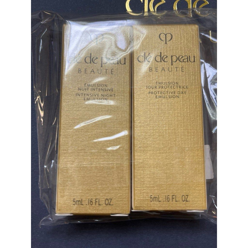 由 mu666 (刊登 ID 1383460230，圖片 1) 提交，位於 台中市 (Taichung) 的 肌膚之鑰 防護精華乳II 5ml+修護精華乳II 5ml 小樣 旅行 方便攜帶✈️ (類別：護膚、清潔產品)，說明：*修護/防護精華乳是最新版本II 5ml 效期皆2028/02後 只剩一組 百貨週年慶揪團組合釋出 原產地：日本 #旅行組 #體驗 #小樣 #週年慶 完售不補。