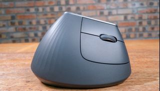 二手 Logitech MX Vertical 人體工學滑鼠出售