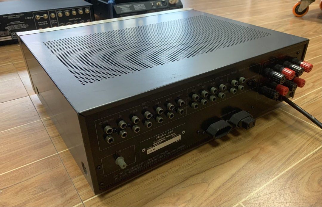 Accuphase E-207 int. Amp63212847733123114