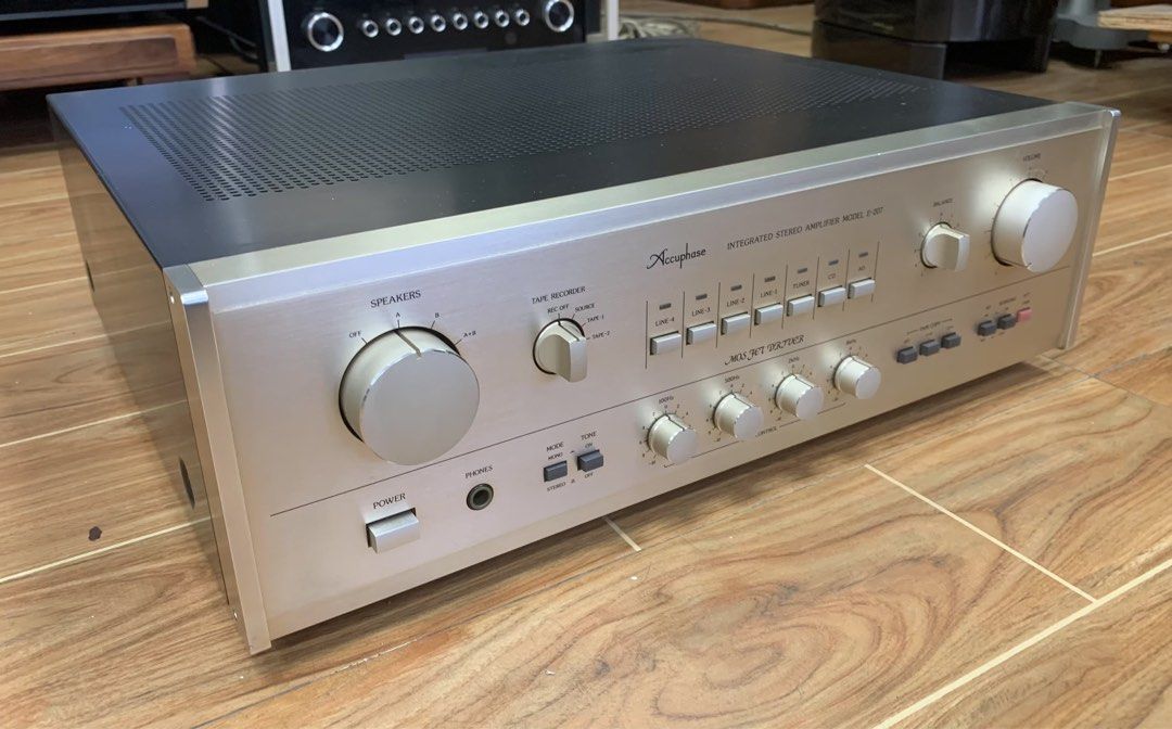 Accuphase E-207 int. Amp63212847733123111