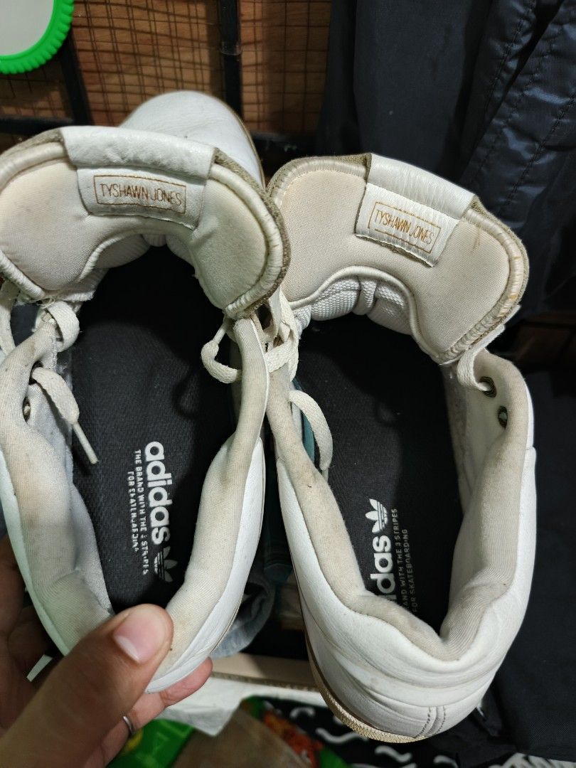 Adidas, Tyshawn Jones (Category: Sneakers) located in Makati City. Submitted by freddie420 (Listing ID 1383371377, Image 2). Description: PRICE IS NEGOTIABLE MAKATI LOCATION 9.5 SIZE.