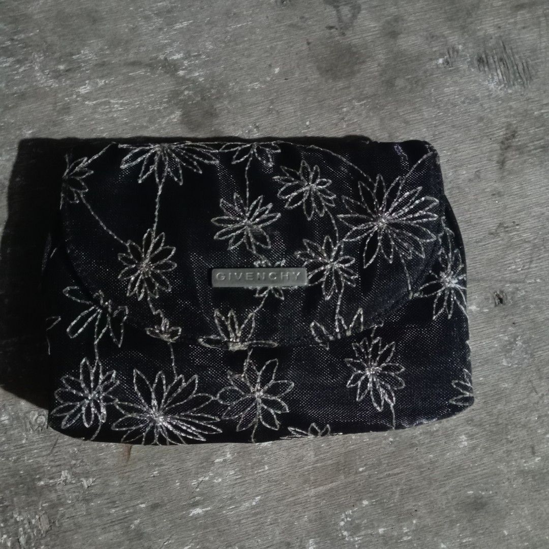 Authentic Givenchy make up pouch (Category: Luxury Bags & Wallets) located in Polomolok. Submitted by instajunk.ph (Listing ID 1383419489, Image 3). Description: Authentic Givenchy make up pouch 7x6 Excellent condition No flaws With mirror 599php+sf.