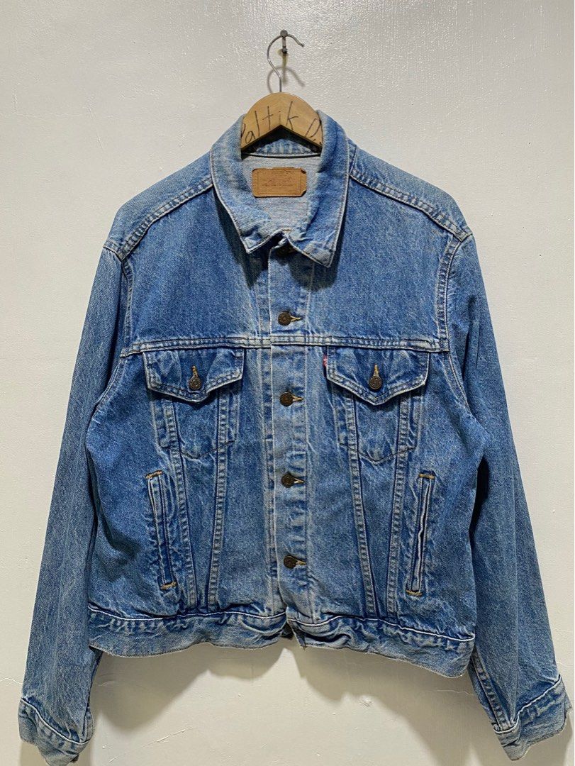 Vintage Levi’s USA Made Denim Type 3 Jacket For Men’s, 45 on tag Dimes are 22.5 X 24.5 (Category: Coats, Jackets and Outerwear) located in Santo Tomas. Submitted by jedrick_apparels_herritage (Listing ID 1383350260, Image 2). Description: •Vintage Levi’s USA Made Denim Type 3 Jacket For Men’s •Good Condition •Issue are normal for vintage this is 90s normal usage due to age •Actual dimensions using Inches •Armpit to Armpit/Width 22.5 •Shoulder to 
