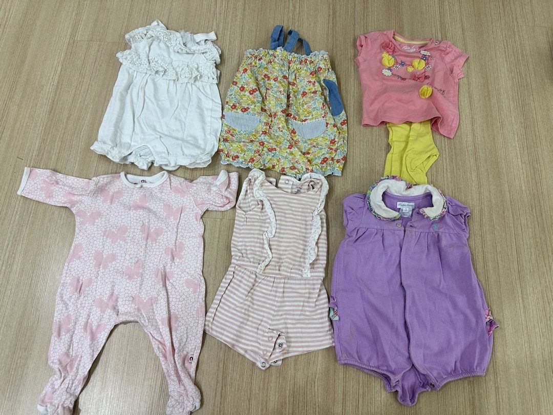 Baju kids 6-9 month (girls 13) (Category: Babies & Kids Fashion) located in Kuala Lumpur. Submitted by aminatulafzan95 (Listing ID 1383250864, Image 1). Description: Harga boleh runding jangan risau pm shj.. RM40 dapat semua dalam gambar.. Baju dalam keadaan baik, cuma perlu basuh.. Boleh direct wsp sy 0139320261.