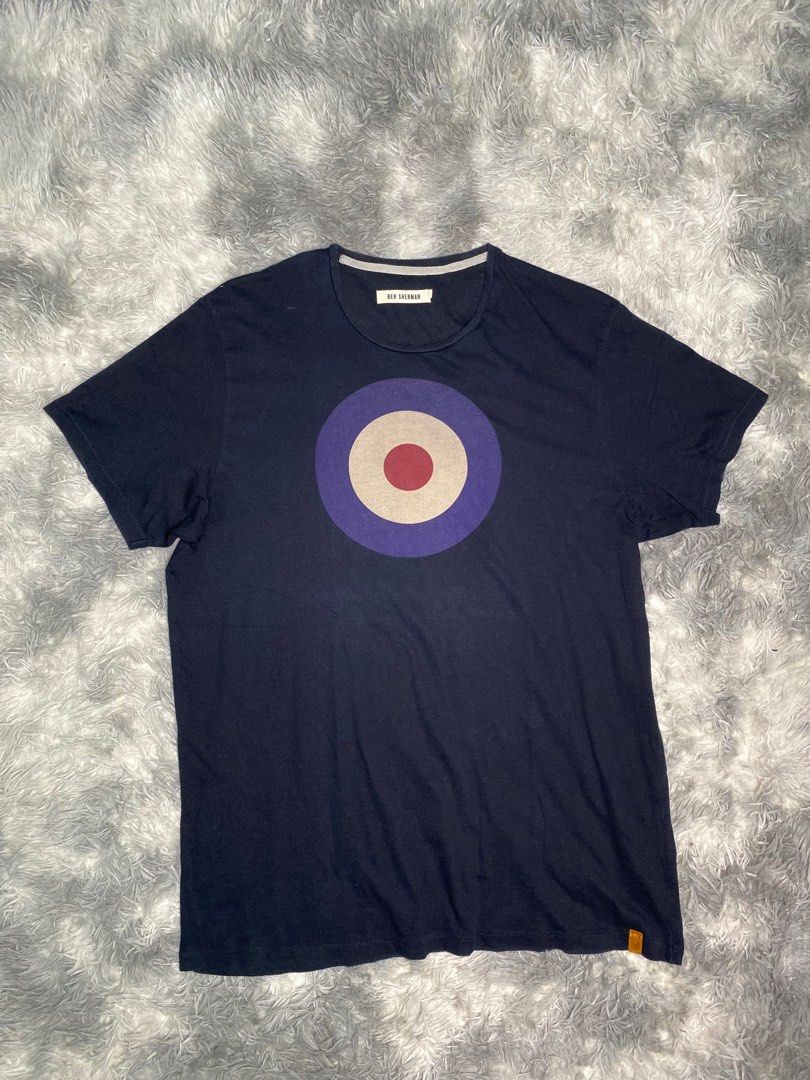 Ben Sherman Men’s T-Shirt Target Crew Neck Casual Summer Cotton Tee Size XLarge (Category: Tshirts & Polo Shirts ) located in Las Pinas. Submitted by picknthrift (Listing ID 1383462345, Image 1). Description: Brand: BEN SHERMAN Ben Sherman Men’s T-Shirt Target Crew Neck Casual Summer Cotton Tee Size XLarge Issue: None Condition: Excellent Coloration: 9/10 Size on Tag: XLarge Width x Length: (see photos for details) Mine: 550 php 📩📩📩 or best of