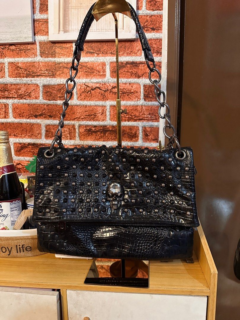 Black Shoulder Bag with Metal Skull design (Category: Luxury Bags & Wallets) located in Mandaluyong City. Submitted by finders.keepers.by.ginger (Listing ID 1383355347, Image 1). Description: 📌 preloved 📌 9/10 conditions 📌 fixed price 📌 delivery or meet up 📌 RFS : decluttering ❣️❣️Important❣️❣️ 📌 No cancellation or return for confirmed transaction 📌 payment first policy 📌 shipping will be shoulder by the buyer ❣️❣️Disclaimer❣️❣️ All trade