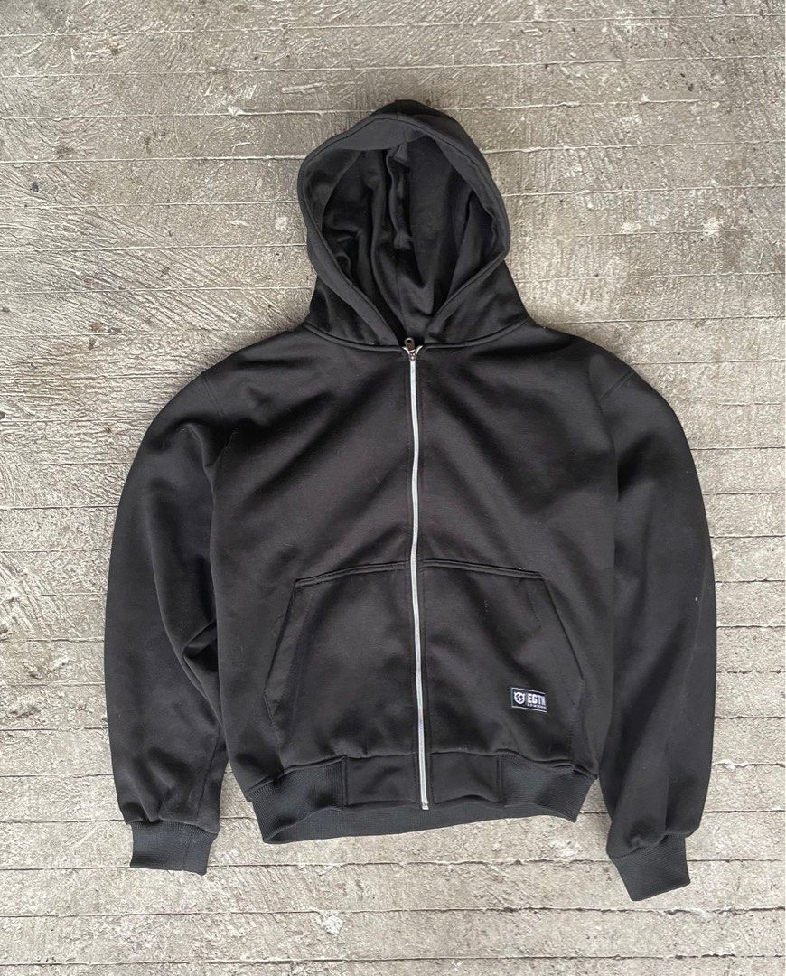 Blank Boxy Zip Up Hoodie (Category: Coats, Jackets and Outerwear) located in Manila. Submitted by cdabs (Listing ID 1383379287, Image 1). Description: l 22 w 20 rfs: decluttering only used once.
