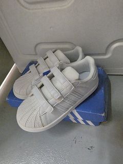 (Category: ) located in . Submitted by Shoeaholics_8 (Listing ID 1383306813, Image 1). Description: .