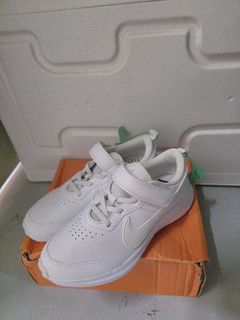 (Category: ) located in . Submitted by Shoeaholics_8 (Listing ID 1383305218, Image 1). Description: .