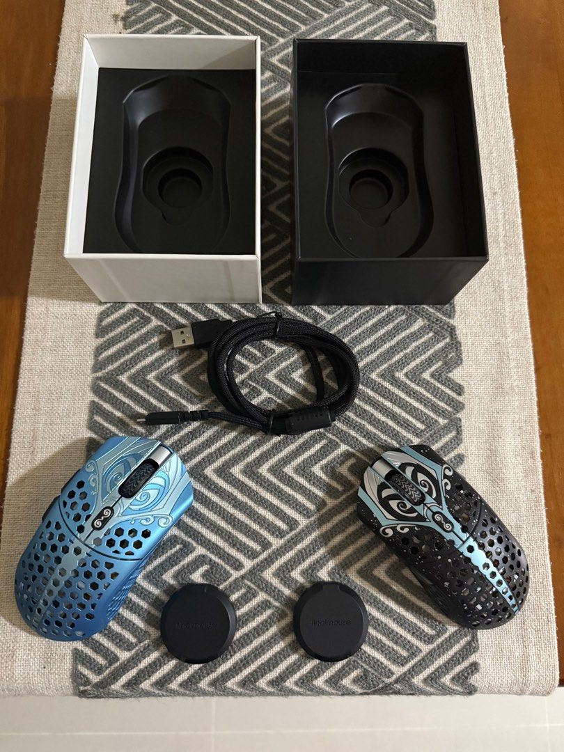 Both Finalmouse Poseidon (M) & Starlight Phantom (S Both Finalmouse Poseidon (M) & Starlight Phantom (S