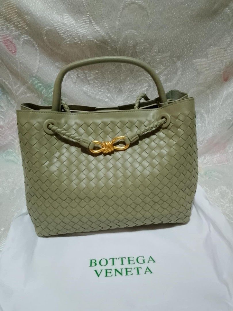 Bottega Veneta (Category: Luxury Bags & Wallets) located in Tuguegarao City. Submitted by starzeke (Listing ID 1383393675, Image 1). Description: Pakibasa po‼️ ❤️Dear Buyers💚 Hindi ako makareply sa inyo, nakalimit kasi message sa carousel, nababasa ko lang cia. hanapin nio na lang po sa fb parehong pangalan po nakalagay sa profile pics. Pm nio ako dun and your Tawad☺️ -Starzeke Thriftshop and Japan Anikz.