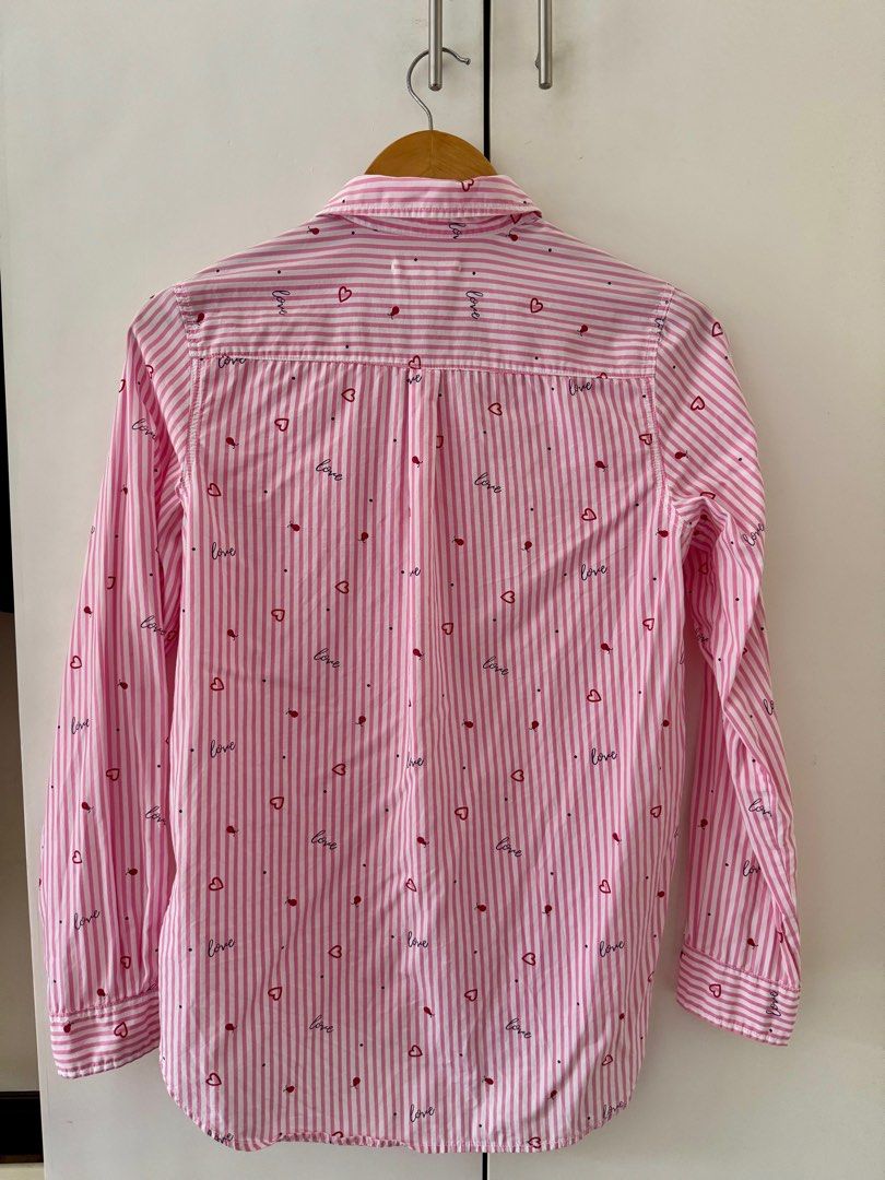 Button down long sleeves (Category: Longsleeves) located in Quezon City. Submitted by 2ndtake (Listing ID 1383298178, Image 2). Description: Springfield pink and white striped button-down shirt featuring small red hearts and the word “love” embroidered throughout. Boyfriend style shirt, since its relaxed fit and a curved shirttail hem. .