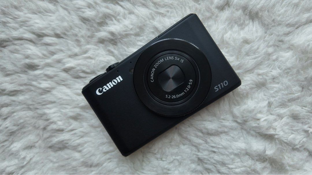 由 lizlav_ (刊登 ID 1383327970，圖片 3) 提交，位於 台北市 (Taipei) 的 Canon S110 近新品相 功能正常 全新電池 (類別：相機)，說明：狀況外觀乾淨良好，全機功能正常，螢幕無暗角，發色乾淨討喜，支援SD記憶卡 新電池、充電器、full box 相機帶 + 介面連接線 + 數位相機解決方案光 （無記憶卡）。