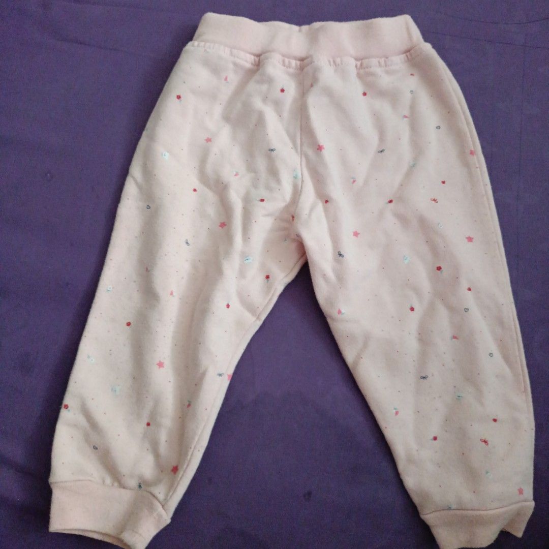 Celana Panjang bayi (Kategori: Baju Bayi) berada di Jakarta Utara. Dikirim oleh prevoledryu (ID iklan 1383325658, Gambar 1). Deskripsi: sedikit berbulu dan warna agak pudar tapi Masi bisa layak pakai bwt sehari hari.. UK 1-2th.