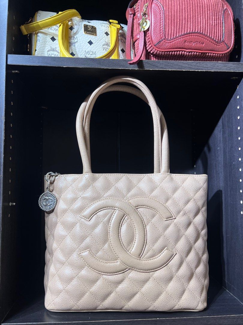 Chanel Medallion Quilted Caviar Medium Tote (Category: Luxury Bags & Wallets) located in Taguig. Submitted by xylasprelovedbag (Listing ID 1383427375, Image 1). Description: .