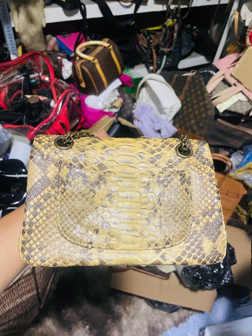 Chanel phyton (Category: Luxury Bags & Wallets) located in Mambajao. Submitted by ckali (Listing ID 1383378661, Image 3). Description: Chanel snake skin No holo.