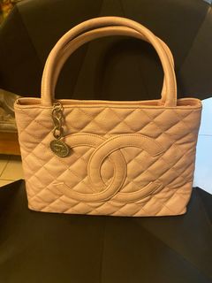 (Category: ) located in . Submitted by celebrityauctions (Listing ID 1383413238, Image 1). Description: .
