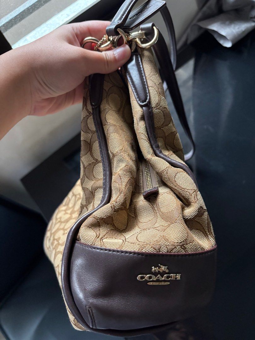 Coach shoulder bag (VINTAGE) (Category: Luxury Bags & Wallets) located in Valenzuela. Submitted by phoebegrca (Listing ID 1383333220, Image 2). Description: Hey selling my well used Coach shoulder bag padala to me by my lola in US, with slightly dents lang sa handle but over all goods pa po, nego panpo if sure buyer. ☺️💕.