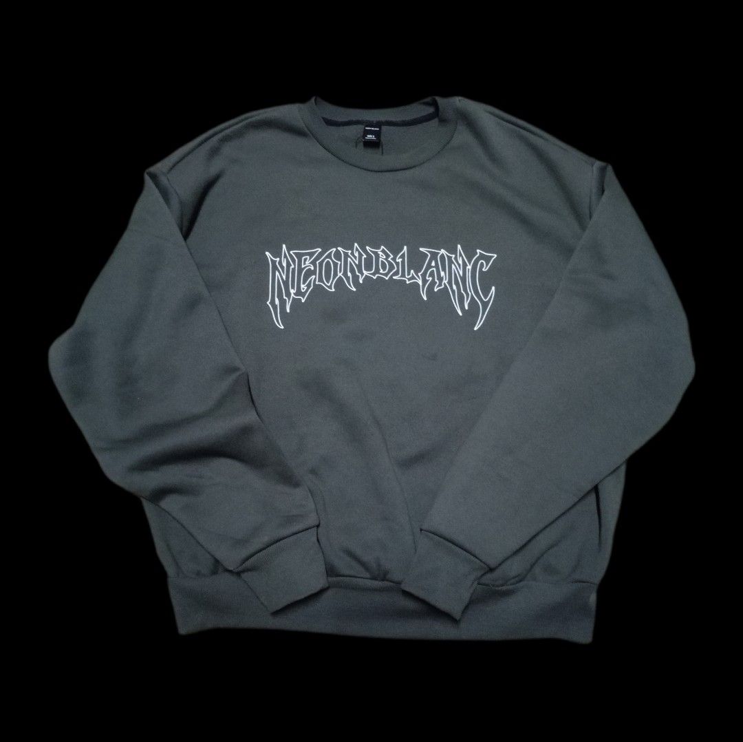 Crew Neck Long sleeve sweatshirt (Category: Activewear) located in Binangonan. Submitted by hero7th (Listing ID 1383403369, Image 1). Description: fit - small/medium length - 27 bust - 58.7 sleeve length 24.7 good as new used once.