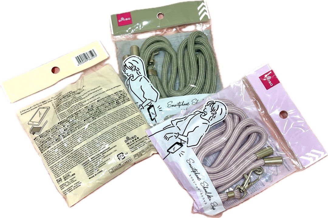 由 longtime1212 (刊登 ID 1383272580，圖片 2) 提交，位於 台北市 (Taipei) 的 【DAISO】手機斜背繩｜簡約風格・輕便百搭・多色可選 ✨輕鬆外出・解放雙手・時尚有型✨ (類別：其他)，說明：🔸 商品特色 ✔ 適用各種手機殼，輕鬆打造斜背手機包 ✔ 質感繩身設計，輕盈耐用不易打結 ✔ 金屬掛勾穩固耐用，安全不易鬆脫 ✔ 適合外出、通勤、旅遊，隨身使用最方便 ✔ 多色可選（綠 / 粉 / 米），搭配穿搭超加分！ 🔸 商品規格 ・內容：手機斜背繩 x1 ・長度：約150cm（可微調） 。