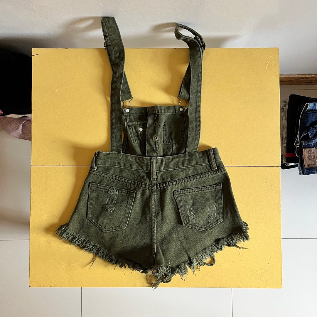Army Green Denim Overall shorts (Category: Jumpsuits) located in Tacloban City. Submitted by priv_ (Listing ID 1383349401, Image 2). Description: Army green overall denim shorts W: 23”-24” Used once ₱300+sf Loc: Tacloban City.