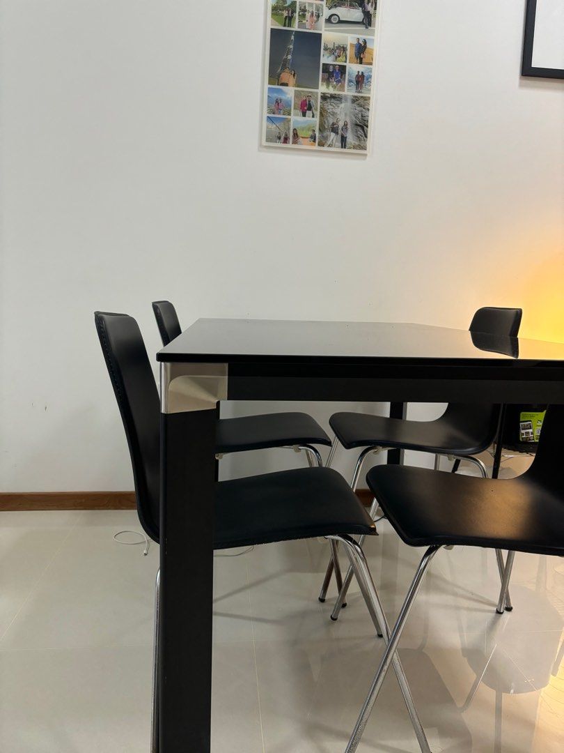 Dining table set (Category: Tables & Sets) located in Singapore. Submitted by budmash (Listing ID 1383420792, Image 2). Description: Self collect at 546693 on 7th August morning..